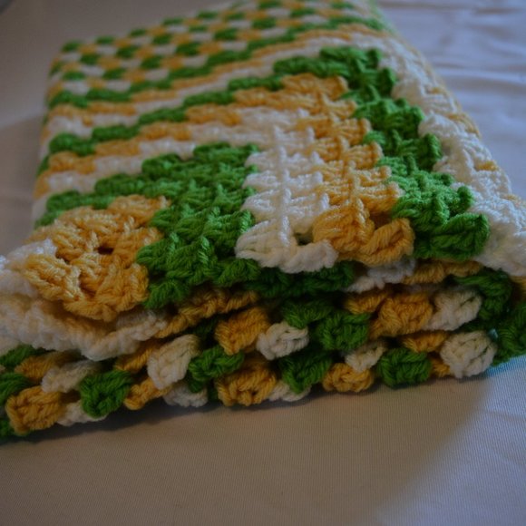 Crochet White, Green, and Cornmeal Baby Blanket/New - Picture 4 of 4